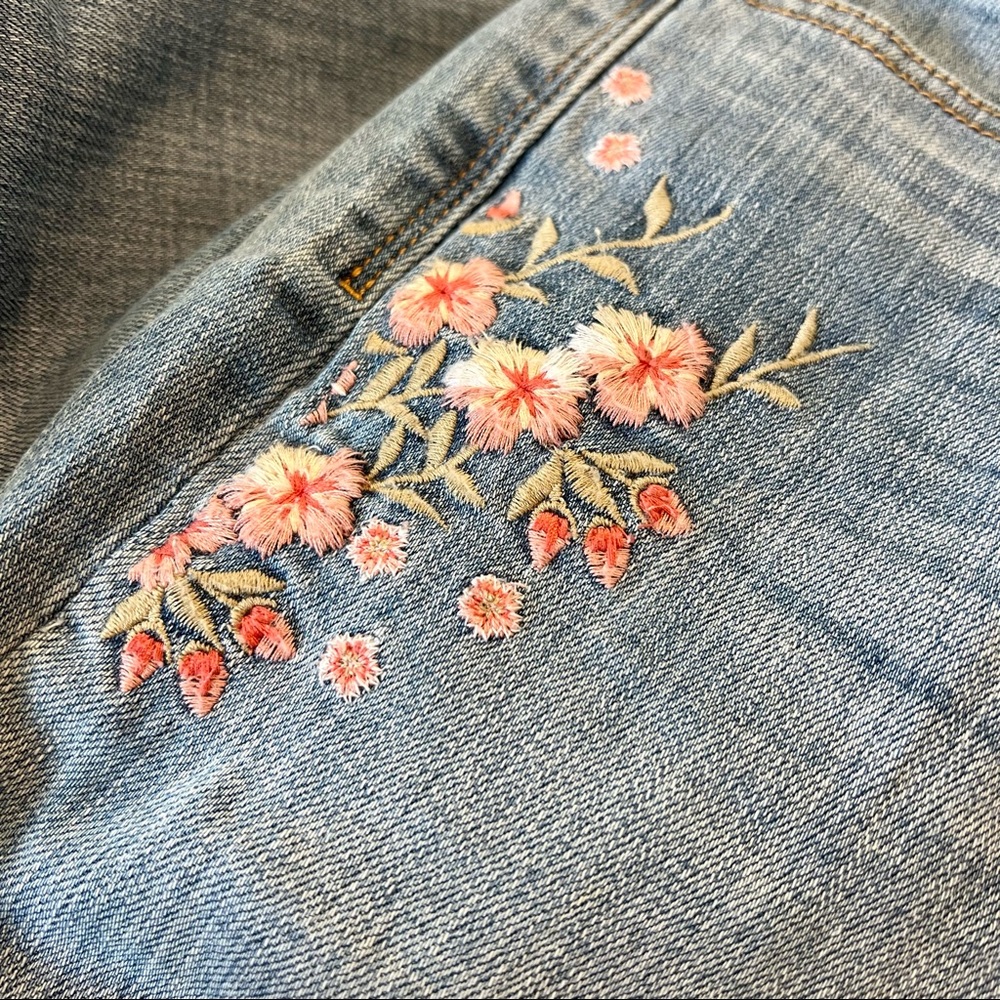 Tommy Hilfiger Floral Embroidered Light-Wash Jeans